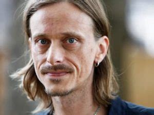 Mackenzie Crook Actor, Bio, Wiki, Age, Wife, Illness, and Net Worth